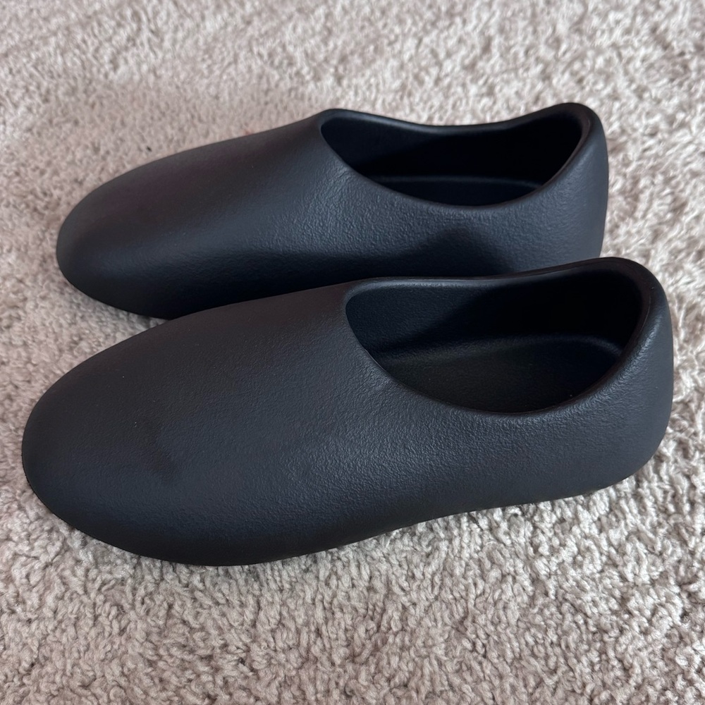 Yeezy YZY SL-01 sz 6 black